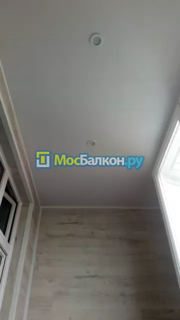 Отделка балконов ламинатом в Москве цены под ключ от МосБалкон