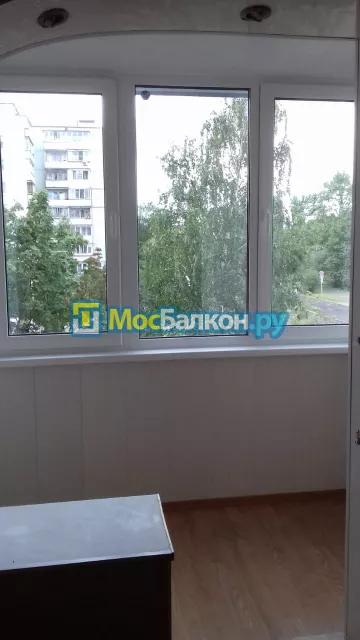 Пластиковое остекление балконов под ключ по доступным ценам в Истре | МосБалкон